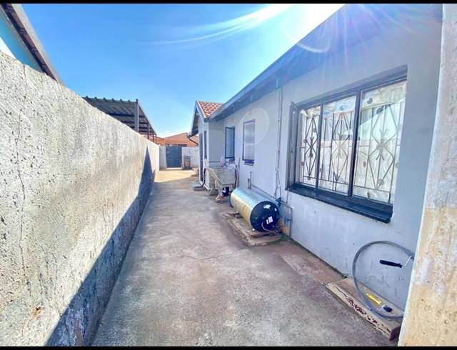 3 BEDROOM PROPERTY TO RENT IN PROTEA GLEN